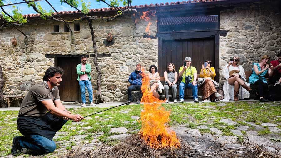 La visita continúa por la Rectoral de Gundivós