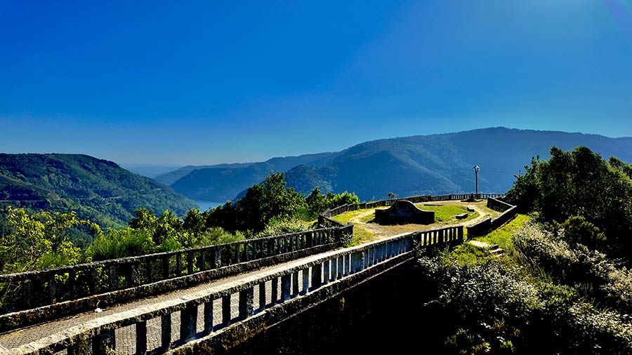 El Mirador de Pesqueiras es otro de los que puedes ver en Pantón