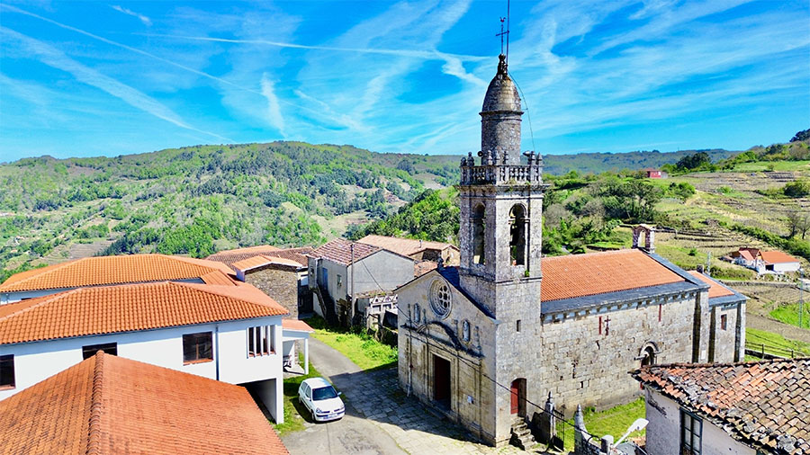 Exteriores de la Iglesia de Santa María de Nogueira de Miño