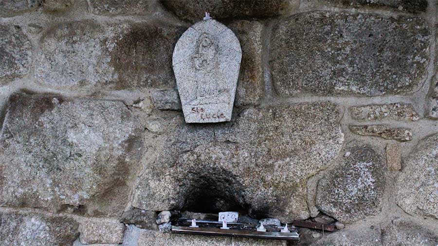 En el Santuario de Augas Santas también hay un peto de Santa Lucía