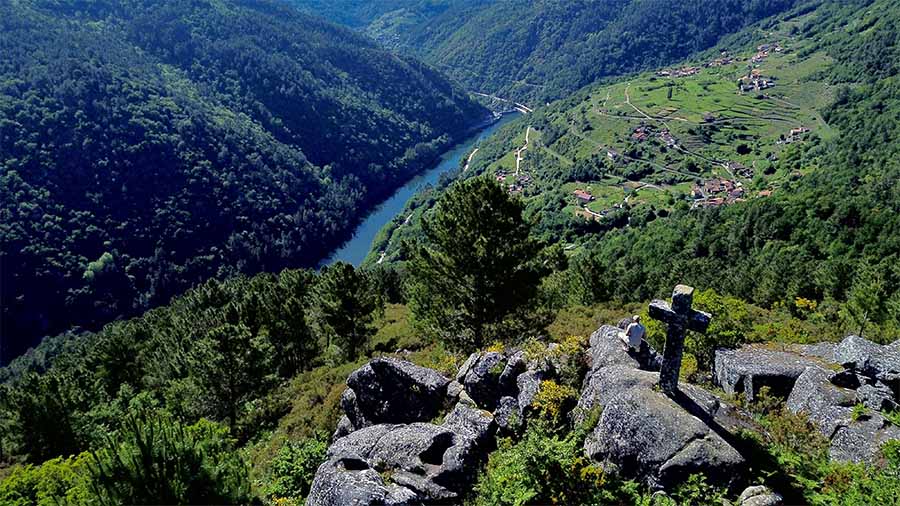 Estas son las vistas del Mirador de A Cruz en Ribeira Sacra