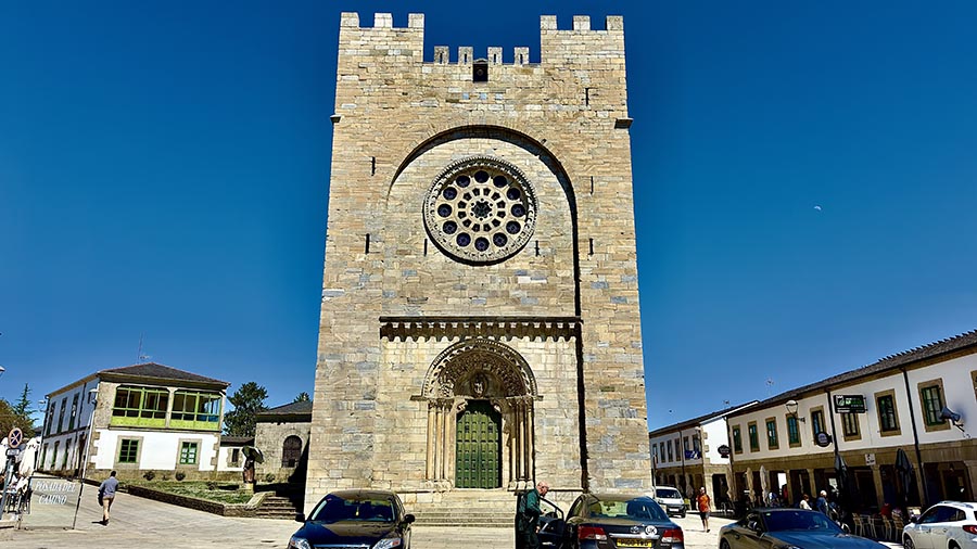 La iglesia de San Xoan es otra de las cosas que ver en Portomarín en un día