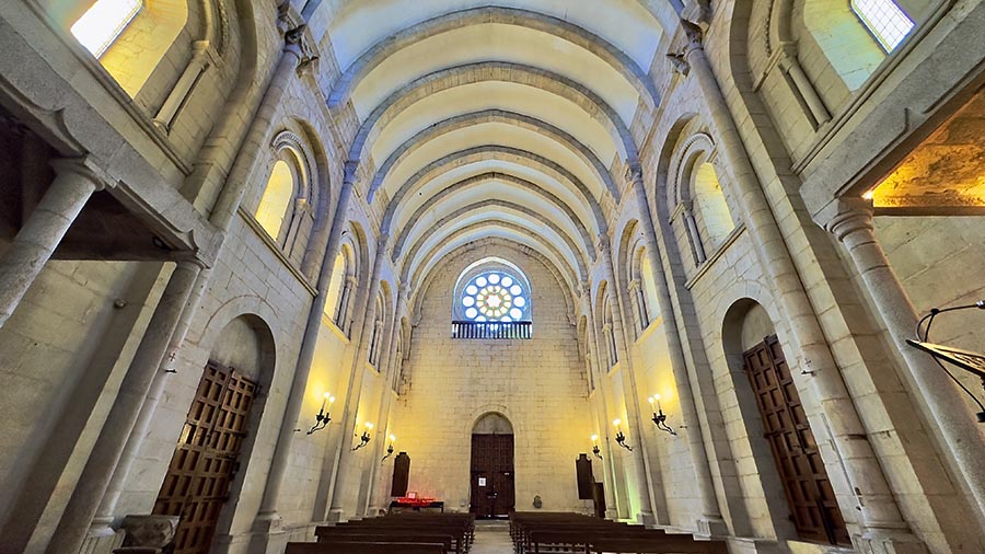 Interior de la Iglesia de San Xoán