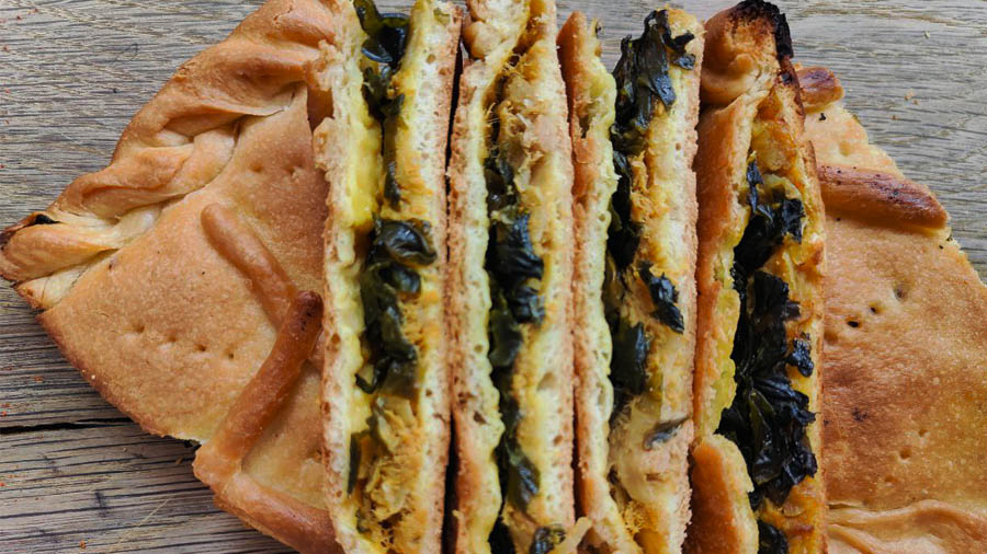 La empanada es uno de los platos que tienes que comer en Ribeira Sacra