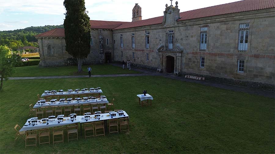 Cata a ciegas en el Monasterio de Ferreira de Pantón