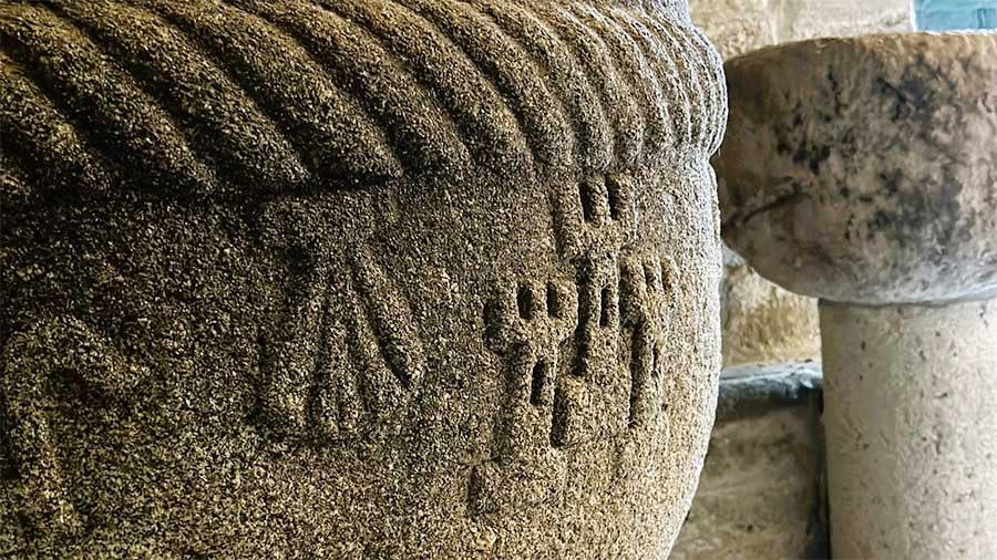 El interior de la Iglesia de San Miguel de Eiré tiene cosas curiosas