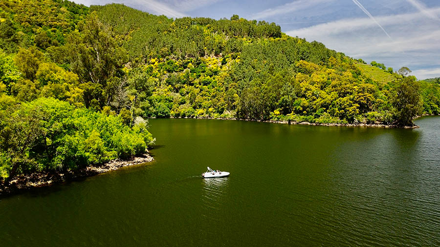 Ruta fluvial por el Miño: la mejor forma de descubrir la Ribeira Sacra