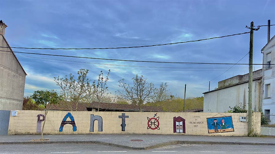 Mural con las letras de Pantón